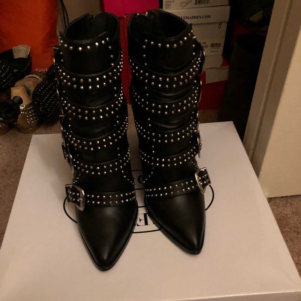 Steve Madden Comet boots.